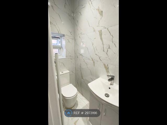 Studio for rent in Gants Hill, Greater London