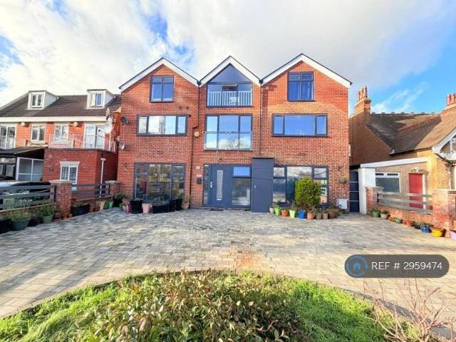 Apartment for rent in Barkingside, Greater London