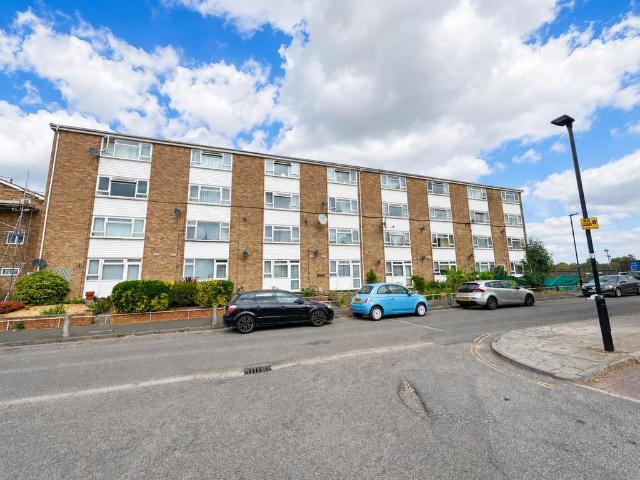 Apartment for rent in Redwood Estate, Greater London