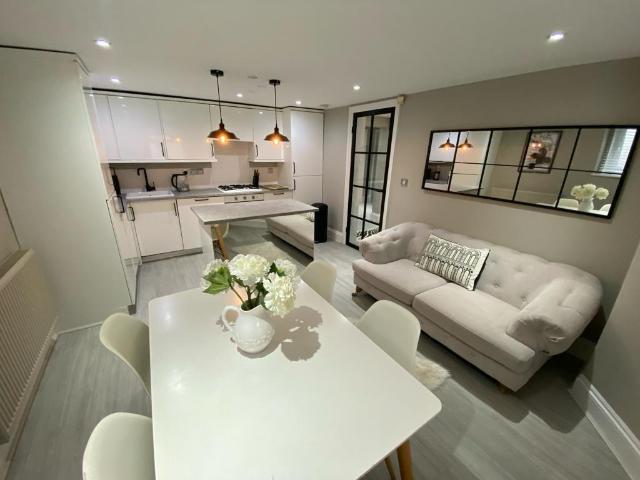 House for rent in London Borough of Merton, Raynes Park