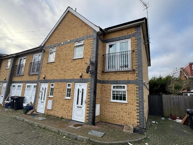 House for rent in London Borough of Hounslow, Greater London