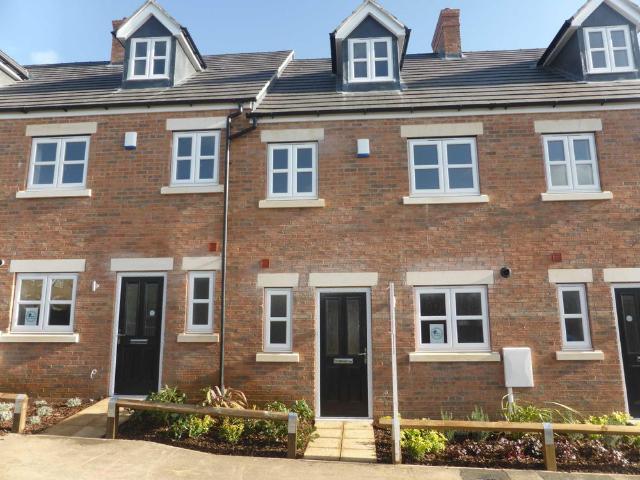 Townhouse for rent in Burton Latimer
