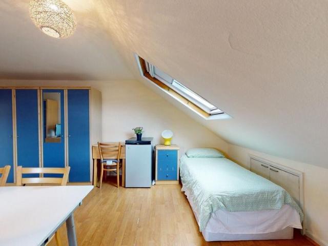 Apartment for rent in Dollis Hill, Greater London