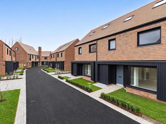 House for rent in Alford Gardens, Waverley