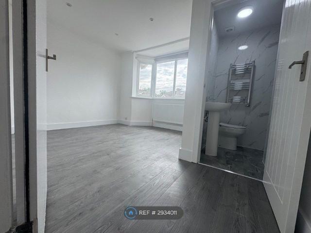 Room for rent in London Borough of Hounslow, Feltham