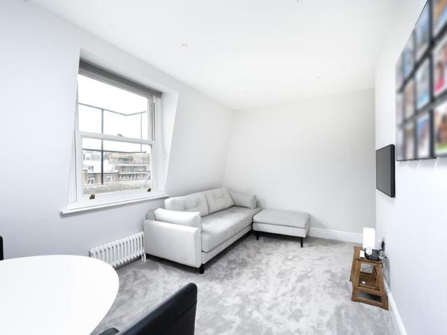 House for rent in Brompton, Greater London