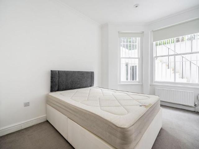 House for rent in Brompton, Greater London