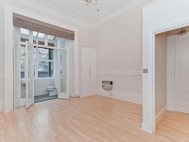 Studio for rent in Brompton, Greater London