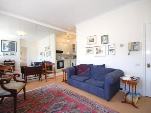 Apartment for rent in Brompton, Greater London