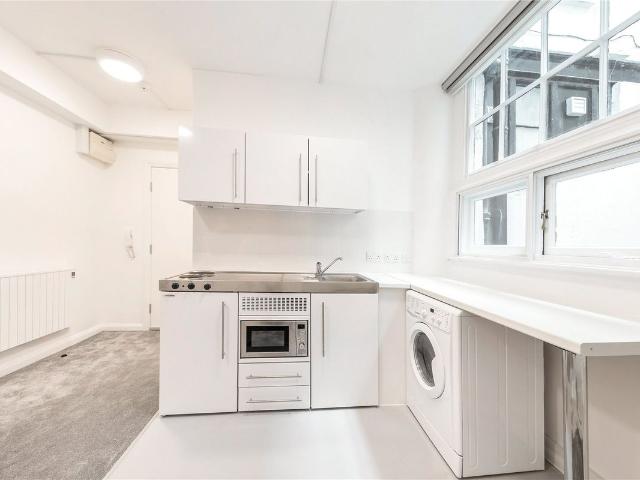 Studio for rent in Brompton, Greater London