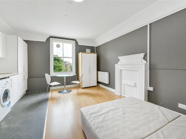 Studio for rent in Brompton, Greater London