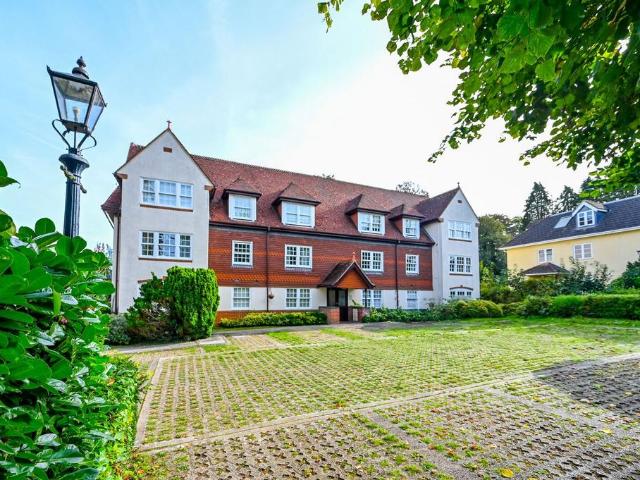 Apartment for rent in Boxgrove, Guildford