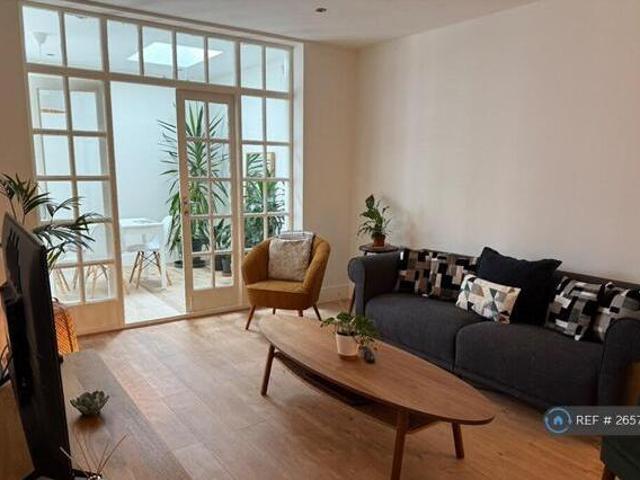 House for rent in London Borough of Hounslow, Cat Hill