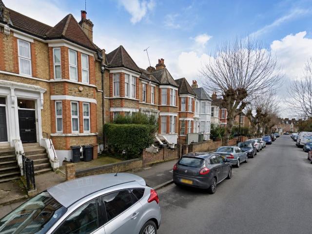 House for rent in Stamford Hill, Greater London