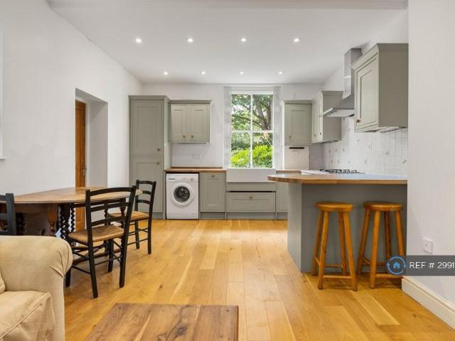 Apartment for rent in Oval, Greater London