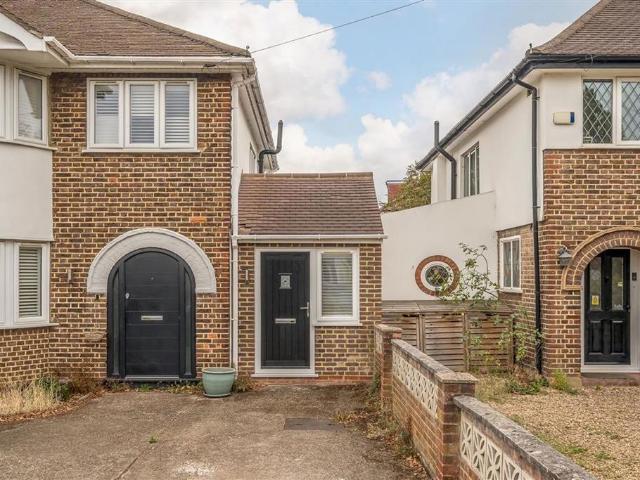 Apartment for rent in Horn Park, Greater London