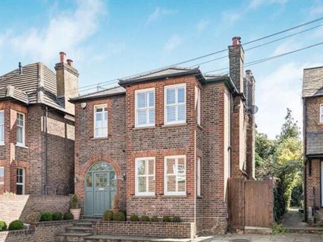 House for sale in Hatching Green, Five Acres