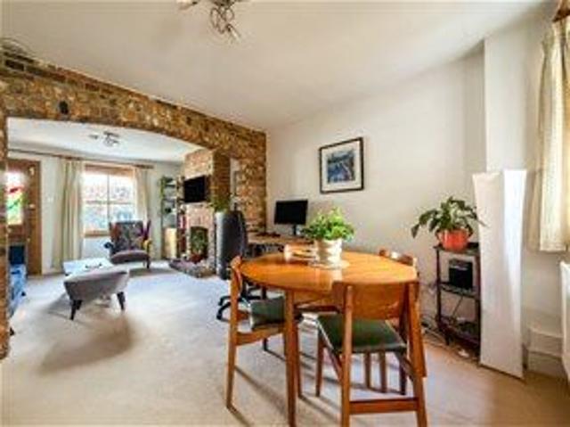 House for rent in Hatching Green, Five Acres