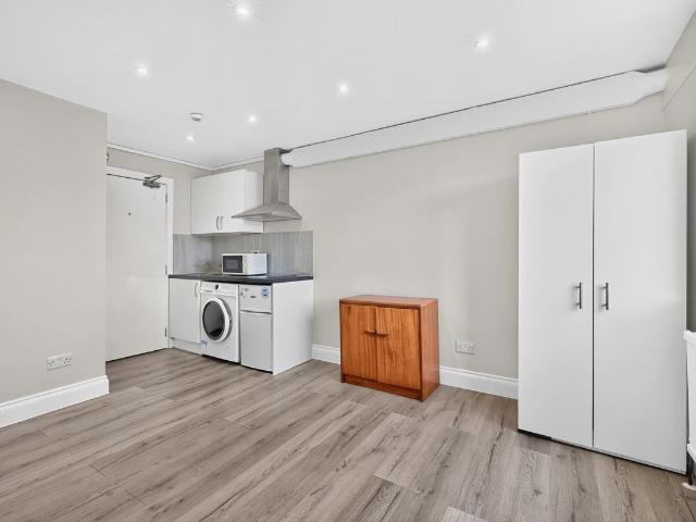 Studio for rent in Stamford Hill, Greater London