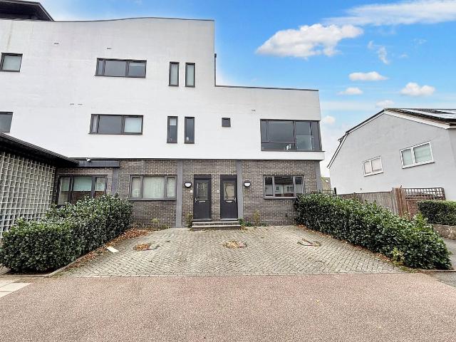 Apartment for rent in Albany Park, Greater London