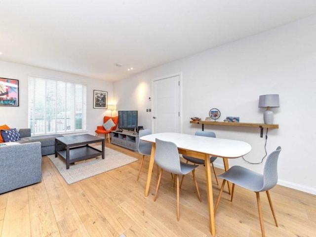 House for rent in Holloway, Cat Hill