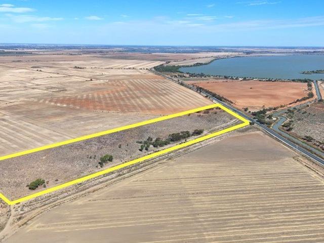 Cottage for sale in Lake Boga, Victoria