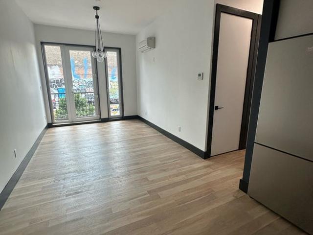 Room for rent in Arverne, New York