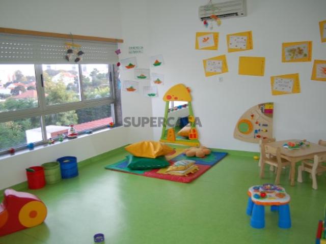 Armazém venda em Santo António Da Charneca, Setúbal