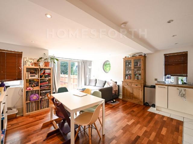 Apartment for rent in Brondesbury, Greater London