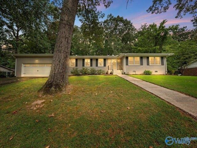 House for sale in Guntersville, Alabama