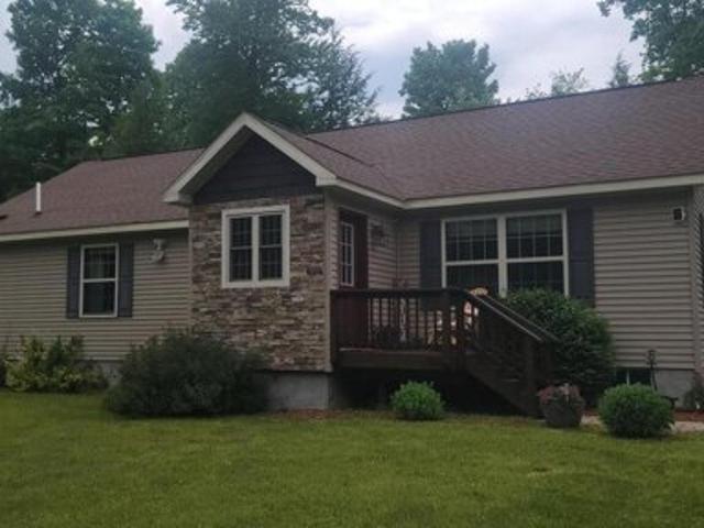 House for sale in Champlain