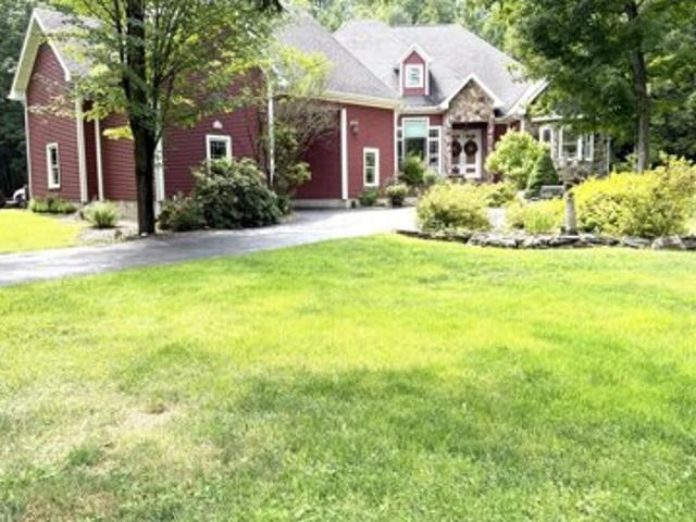House for sale in Champlain