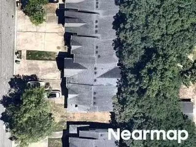 House for sale in Riverdale