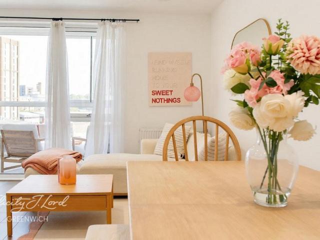 Apartment for rent in Albury Court, Greater London