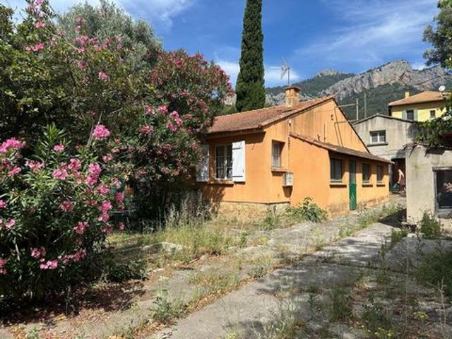 Villa vente à Arrondissement de Toulon, Le Revest-les-eaux
