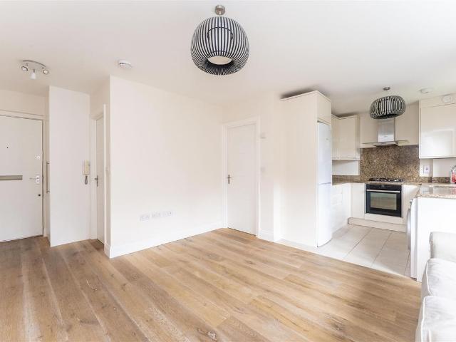 Apartment for rent in London Borough of Ealing, Greater London