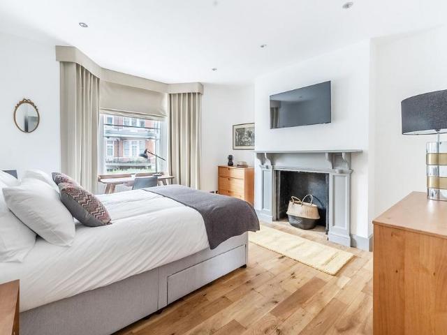 Apartment for rent in Lot's Village, Greater London