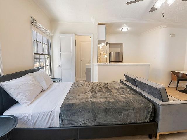 Apartment for rent in Canoga Park, California