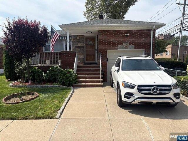 House for sale in Cliffside Park, New Jersey