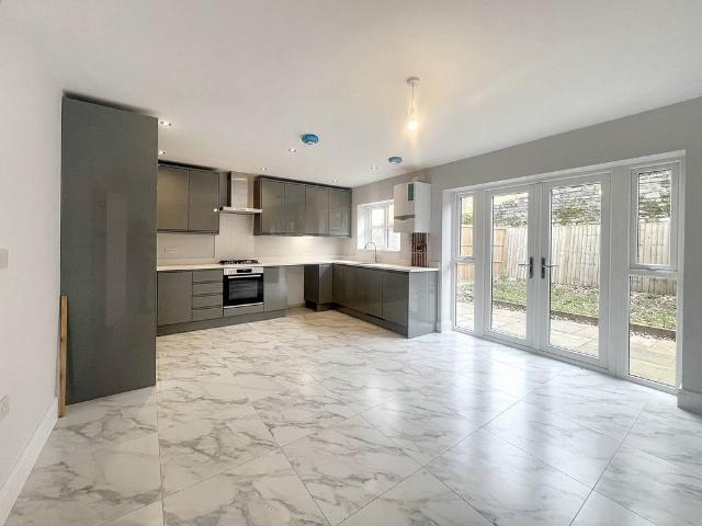 House for rent in East End, Rushmoor