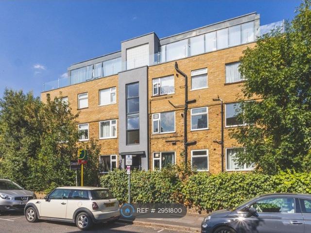 House for rent in London Borough of Merton, Raynes Park