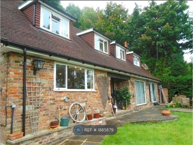 Studio for rent in Caterham, Tandridge
