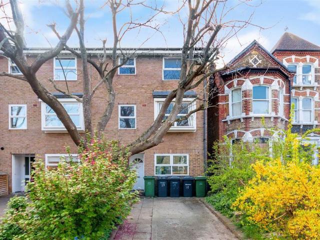 Apartment for rent in London Borough of Lewisham, Ladywell
