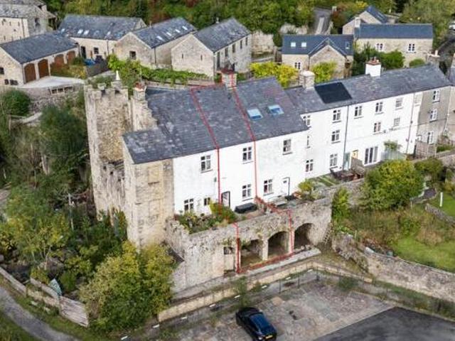 House for sale in Charlesworth, East Midlands