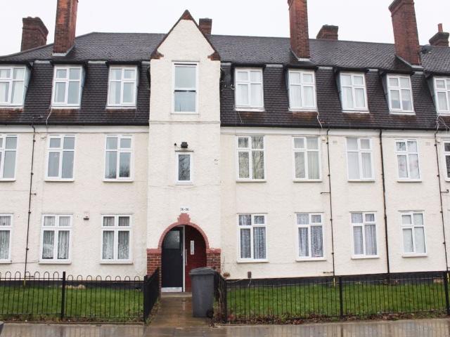 Apartment for rent in Burnt Oak, Greater London