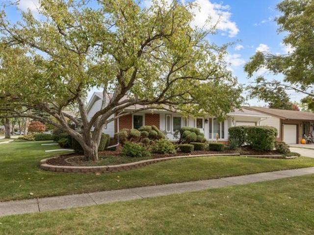 House for sale in Elk Grove Village, Illinois