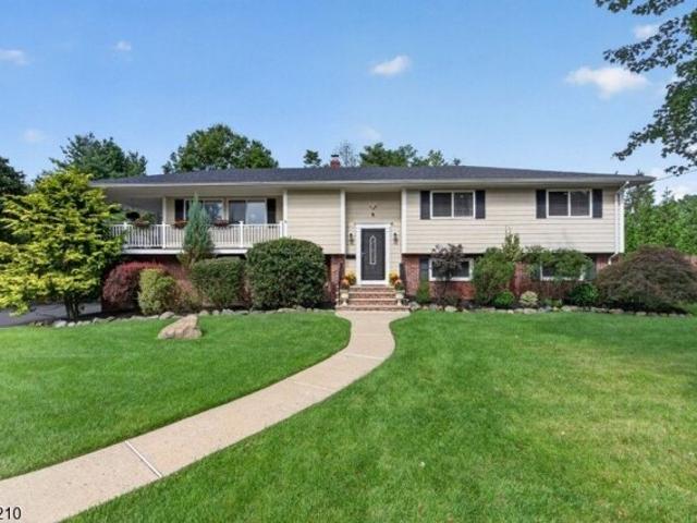House for sale in Hanover Neck, East Hanover