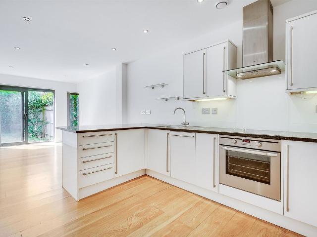 Apartment for rent in London Borough of Ealing, Greater London
