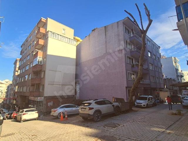 Perşembe Pazarı, Bandırma içerisinde satılık Dükkan