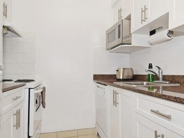 Apartment for rent in Lower Davie, Vancouver